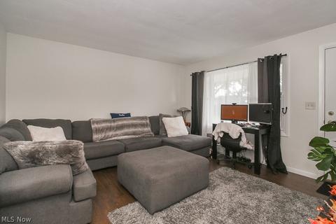 1927 Mark Dr, Lorain, OH 44052 photo 3