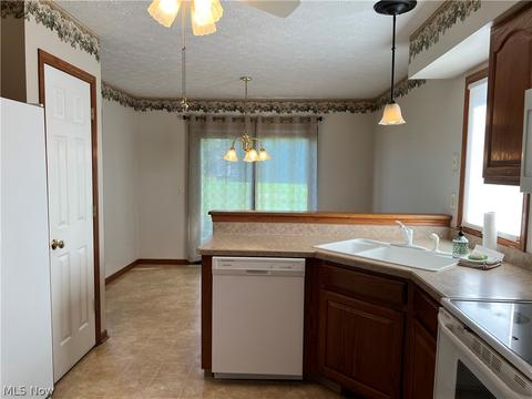 150 Stonehedge Dr, Elyria, OH 44035 photo 10
