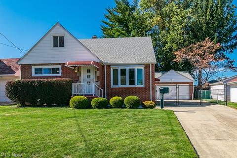 874 E 248th St, Euclid, OH 44123 photo 1