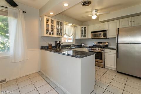 874 E 248th St, Euclid, OH 44123 photo 4
