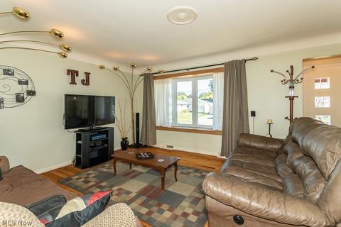 874 E 248th St, Euclid, OH 44123 photo 9