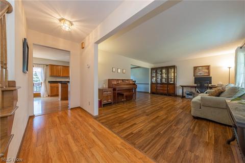 32966 Ashdown Dr, Solon, OH 44139 photo 2