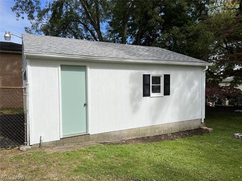 484 Fourth, Struthers, OH 44471 photo 4