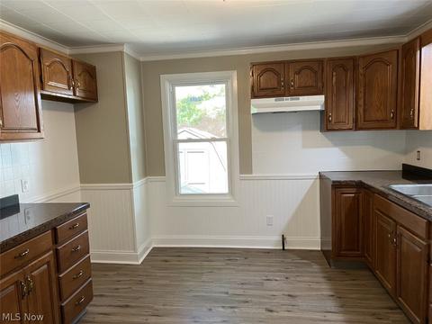 484 Fourth, Struthers, OH 44471 photo 11