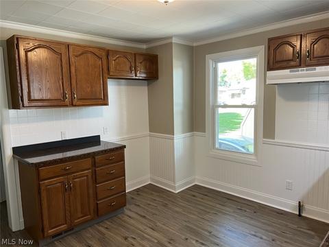 484 Fourth, Struthers, OH 44471 photo 10
