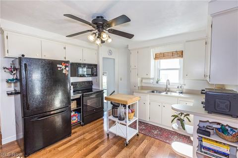 490 E 253rd St, Euclid, OH 44132 photo 4