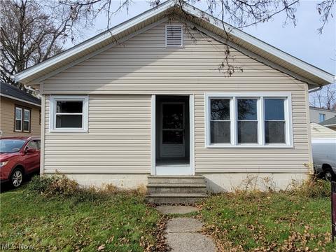 1020 Nevin St, Akron, OH 44310 photo 1