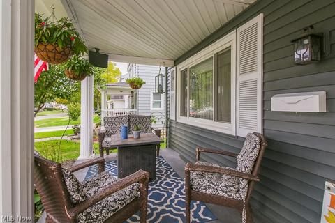 252 Spruce St, Elyria, OH 44035 photo 2