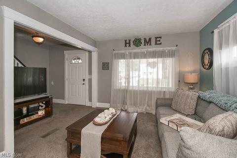 252 Spruce St, Elyria, OH 44035 photo 4