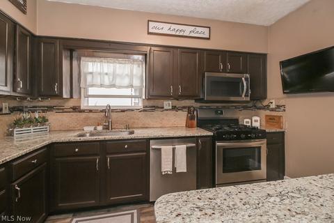 252 Spruce St, Elyria, OH 44035 photo 7