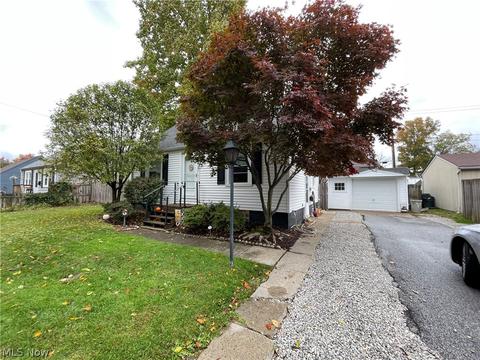 5641 Davis Dr, Mentor On The Lake, OH 44060 photo 2