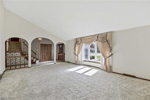 6708 Ely Vista Dr, Parma, OH 44129 photo 10