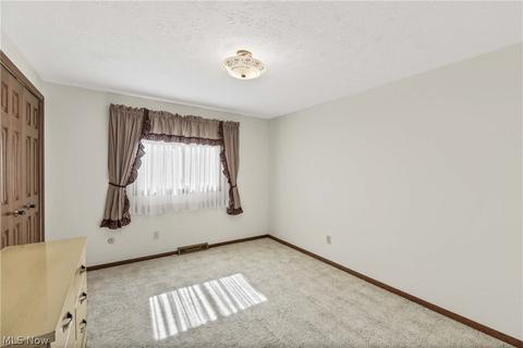 6708 Ely Vista Dr, Parma, OH 44129 photo 24