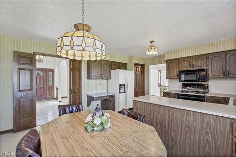 6708 Ely Vista Dr, Parma, OH 44129 photo 16