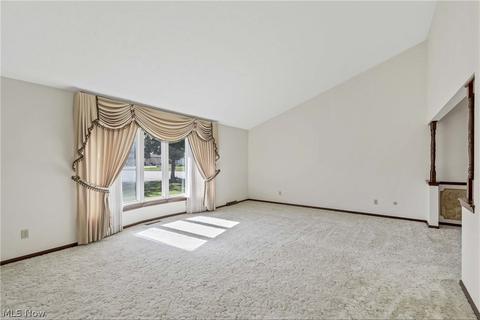 6708 Ely Vista Dr, Parma, OH 44129 photo 9