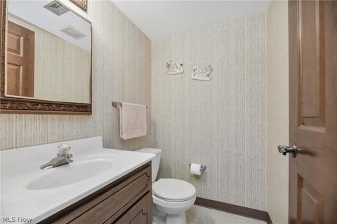 6708 Ely Vista Dr, Parma, OH 44129 photo 23