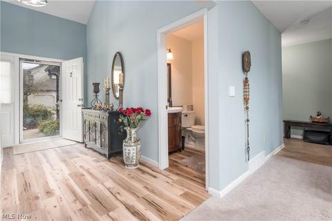 875 Hampton Cir #2, Aurora, OH 44202 photo 2