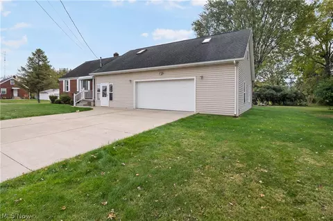 438 35th St SE, Canton, OH 44707 photo 3