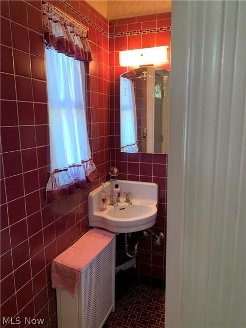 175 E 217th St, Euclid, OH 44123 photo 12