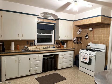 175 E 217th St, Euclid, OH 44123 photo 3