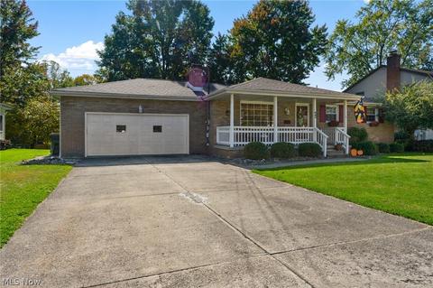 665 Oakridge Dr, Youngstown, OH 44512 photo 3