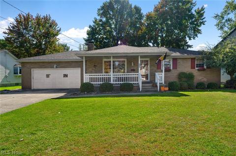 665 Oakridge Dr, Youngstown, OH 44512 photo 2