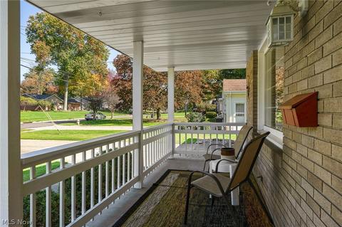 665 Oakridge Dr, Youngstown, OH 44512 photo 4