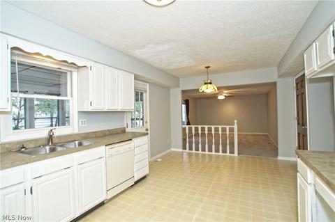 416 Naples Dr, Elyria, OH 44035 photo 10