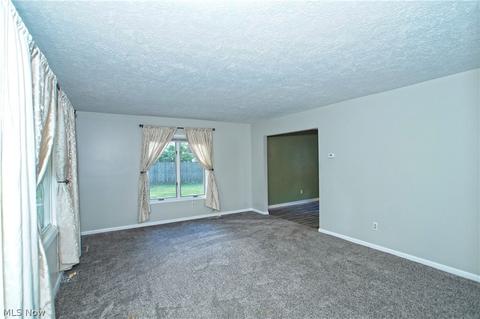 416 Naples Dr, Elyria, OH 44035 photo 4