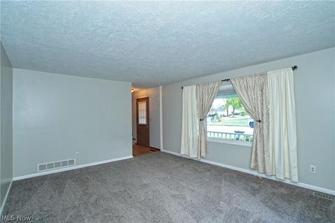 416 Naples Dr, Elyria, OH 44035 photo 2