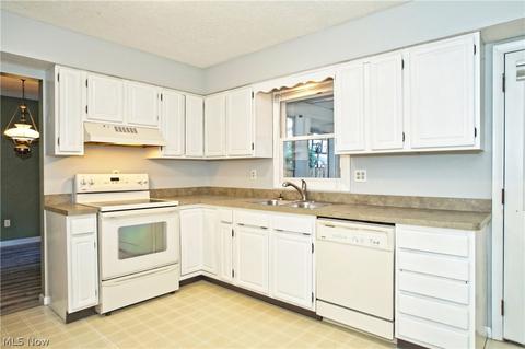416 Naples Dr, Elyria, OH 44035 photo 7