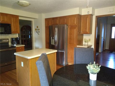 7010 Eventide Dr, Parma, OH 44129 photo 8