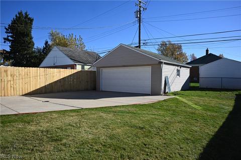 8203 Snow Rd, Parma, OH 44129 photo 3
