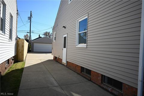 8203 Snow Rd, Parma, OH 44129 photo 2