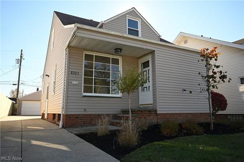 8203 Snow Rd, Parma, OH 44129 photo 1