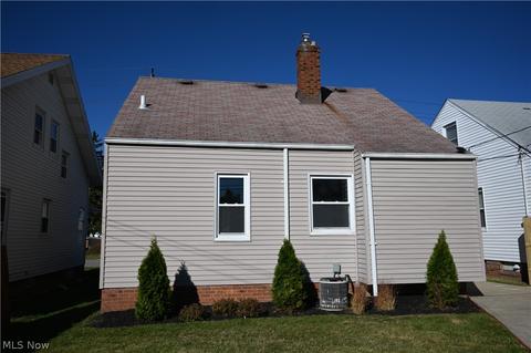 8203 Snow Rd, Parma, OH 44129 photo 5