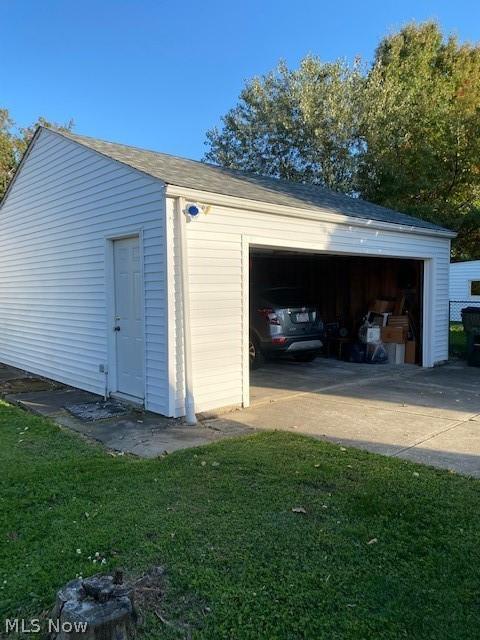 581 E 250th St, Euclid, OH 44132 photo 4