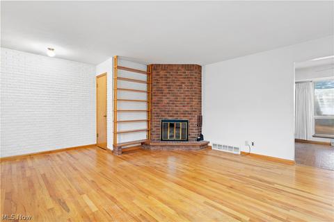 418 Windsor Dr, Elyria, OH 44035 photo 3