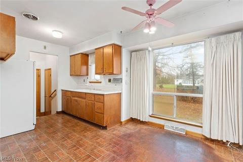 418 Windsor Dr, Elyria, OH 44035 photo 5