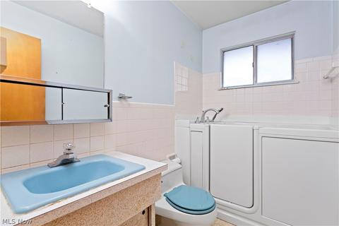 418 Windsor Dr, Elyria, OH 44035 photo 8
