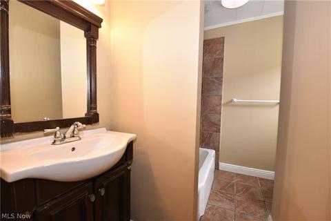 525 7th St, Struthers, OH 44471 photo 14