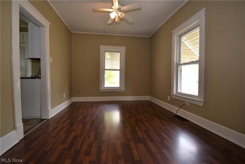 525 7th St, Struthers, OH 44471 photo 7