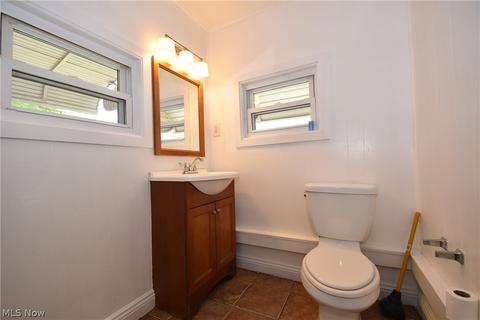 525 7th St, Struthers, OH 44471 photo 9