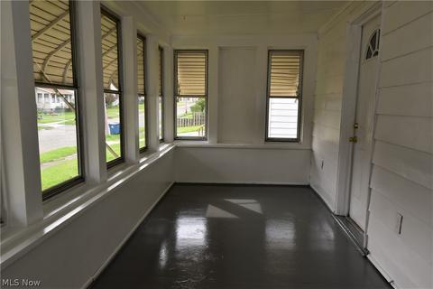 525 7th St, Struthers, OH 44471 photo 5
