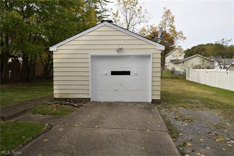 525 7th St, Struthers, OH 44471 photo 3