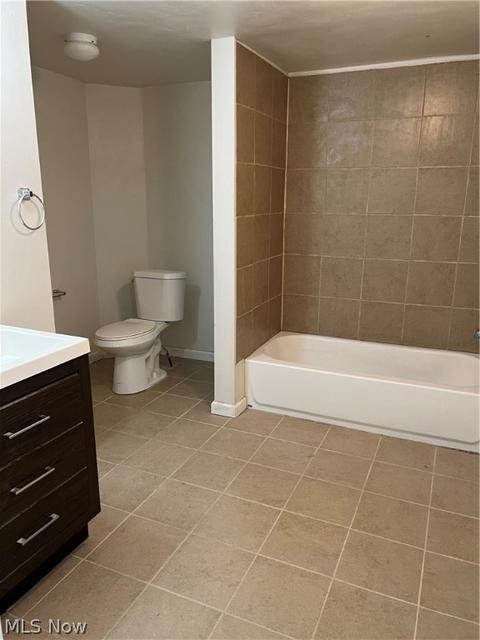 614 W 58th St, Ashtabula, OH 44004 photo 7