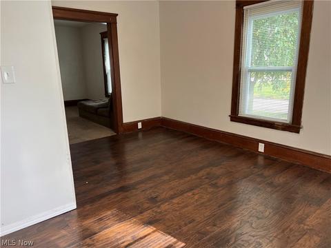 614 W 58th St, Ashtabula, OH 44004 photo 3