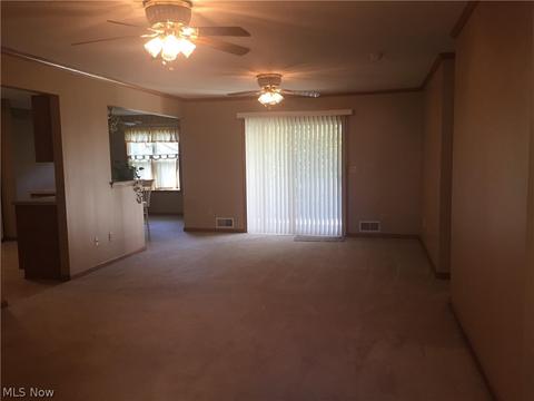 812 Cedar Way, Youngstown, OH 44512 photo 2