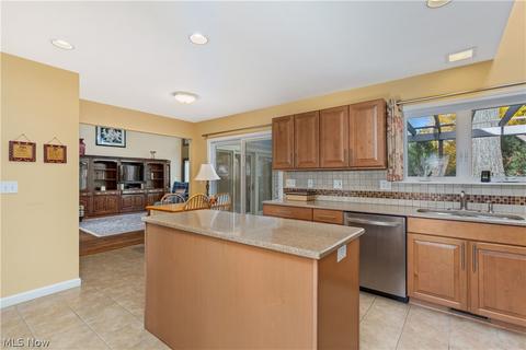 140 Vanderbilt Ct, Elyria, OH 44035 photo 7