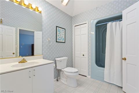 140 Vanderbilt Ct, Elyria, OH 44035 photo 22